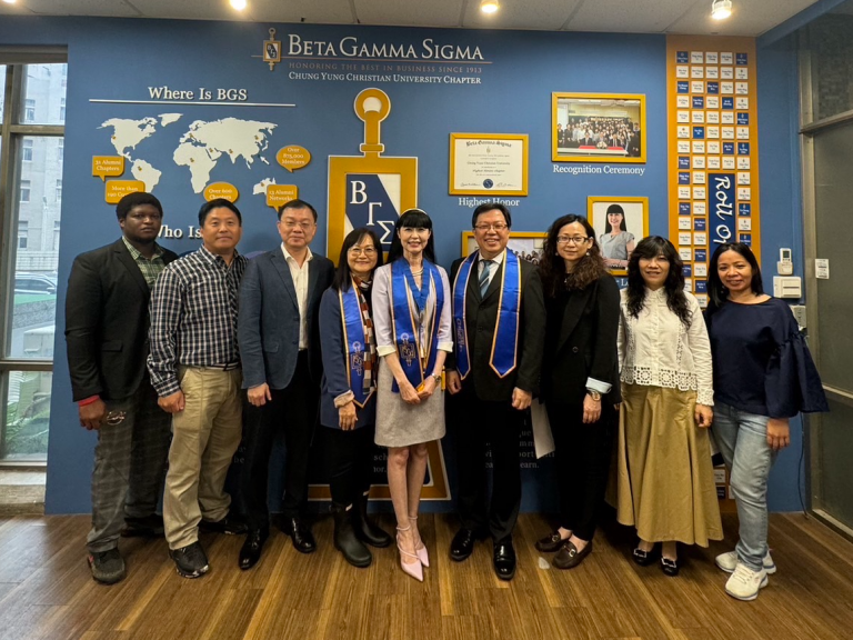 PHD students were awarded membership of the 8th International Business Honor Society Beta Gama Sigma (BGS)